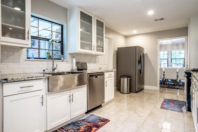 Building Photo - 12739 Memorial Dr