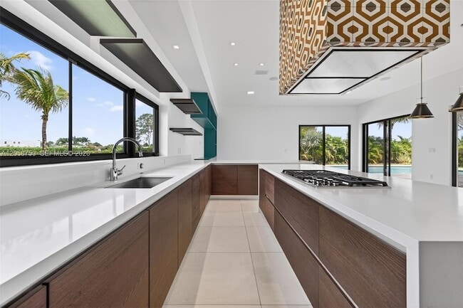 Building Photo - 16709 Botaniko Dr N