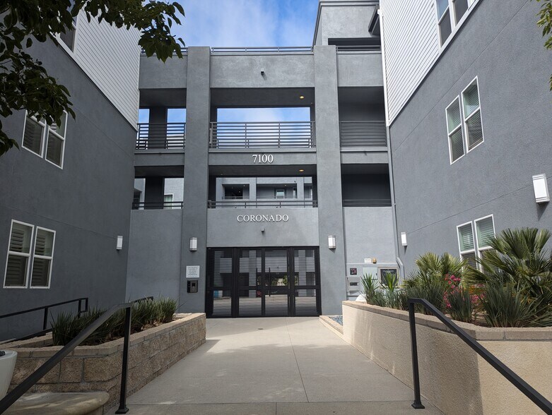 Building Photo - 7100 Playa Vista Dr
