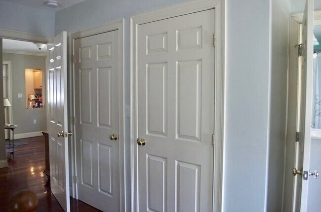 Building Photo - 11 Parker St