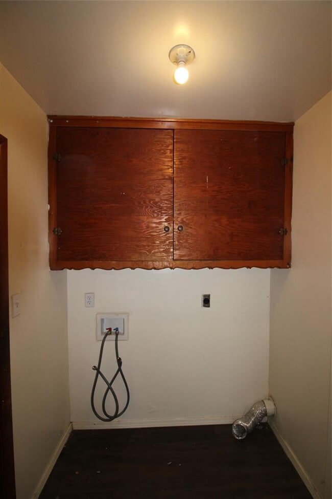 Building Photo - 2000 E Alameda St