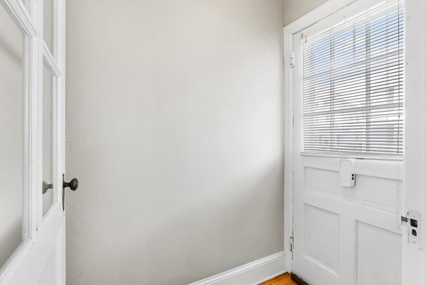 Building Photo - 37 Waverly Pl