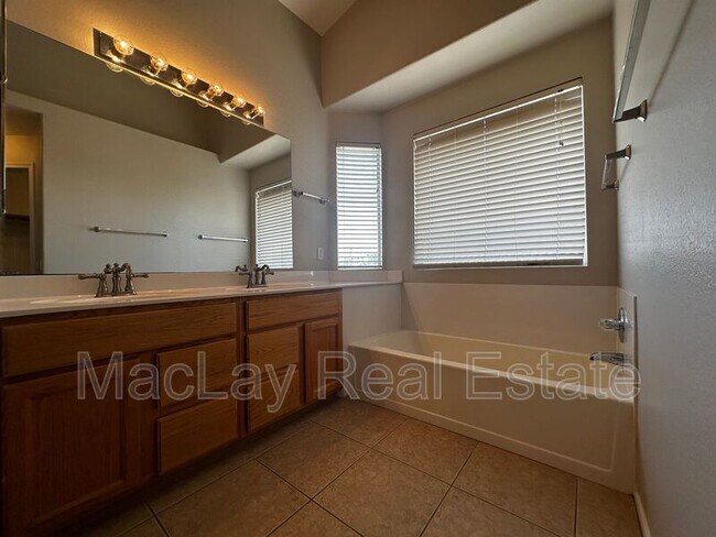 Building Photo - 971 S Meadows Dr