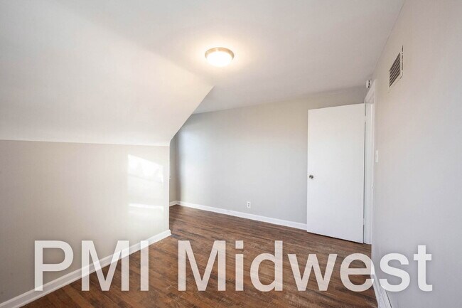 Building Photo - 1319 N Alton Ave