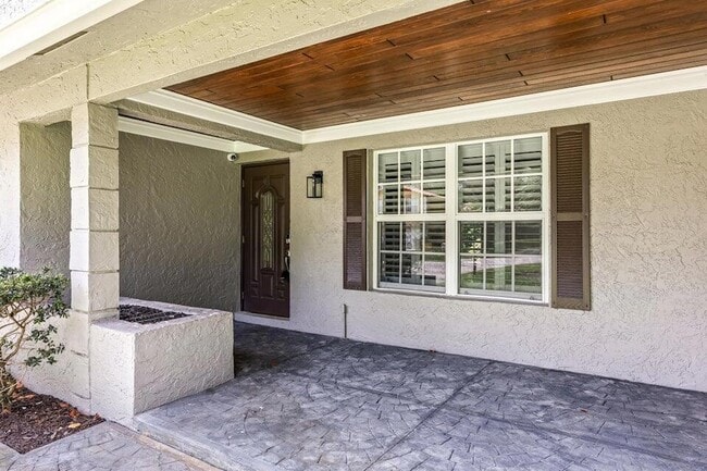 Building Photo - 4610 Pine Tree Dr