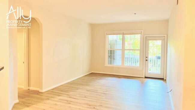 Building Photo - 270 Riverbend Dr