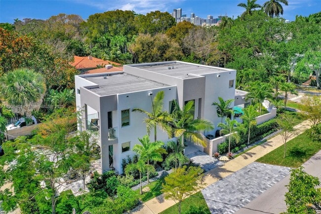 Building Photo - 544 N Victoria Park Rd