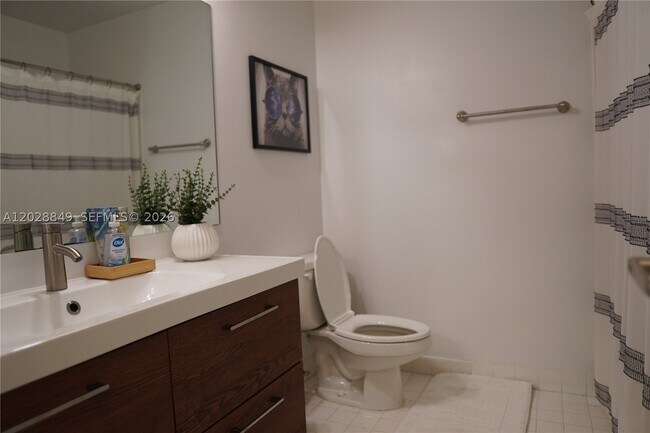 Building Photo - 453 Lakeview Dr