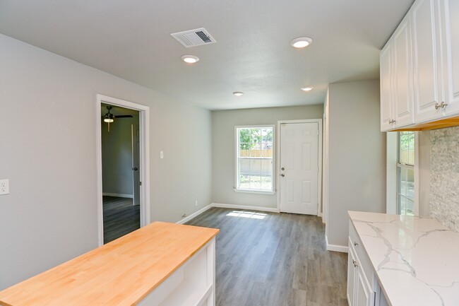 Building Photo - 4714 Nichols St