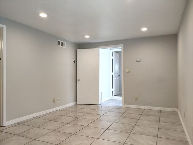 Building Photo - 1150 Pecos Way