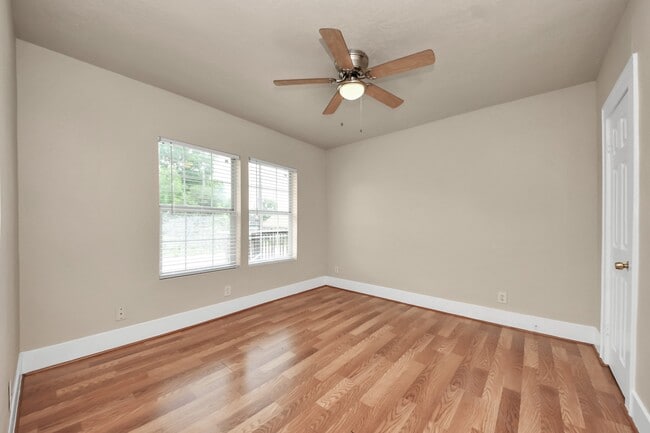 Building Photo - 201 W Pitts Ave