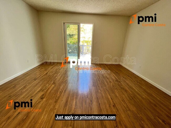 Building Photo - 409 Camelback Rd