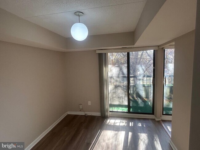 Building Photo - 5645 Harpers Farm Rd