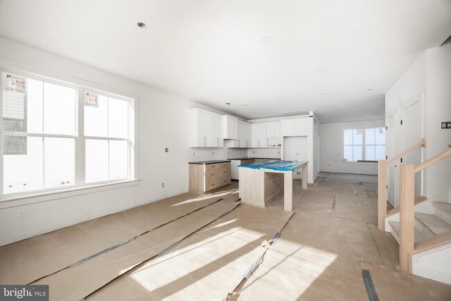 Building Photo - 453 E Franklin St