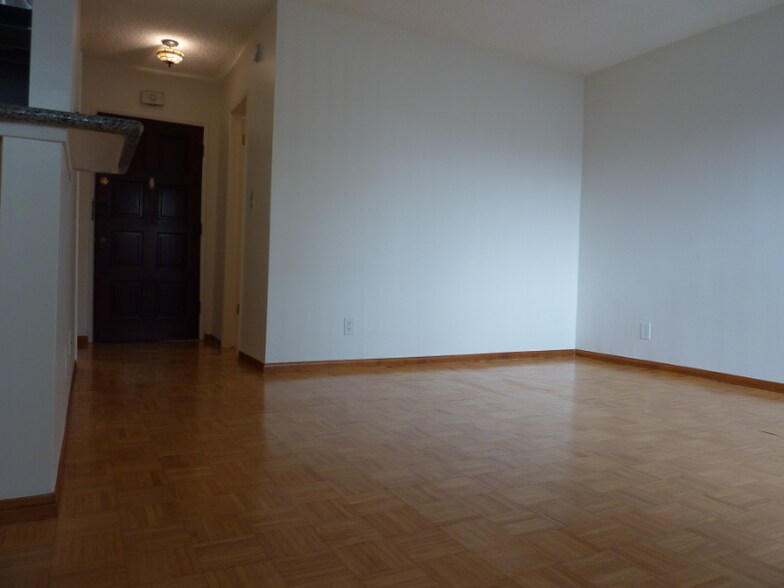 Building Photo - 2055 Rodney Dr