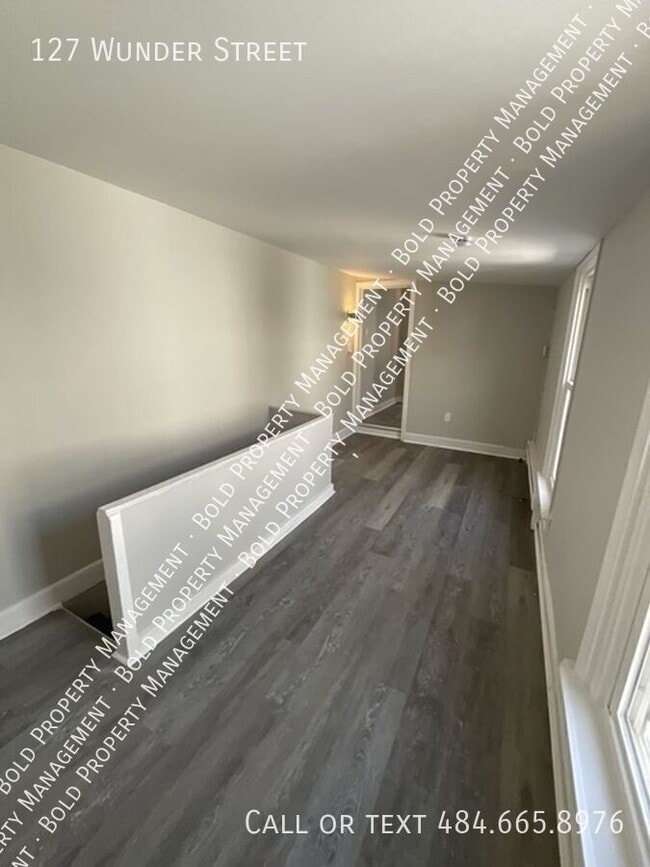 Building Photo - 127 Wunder St
