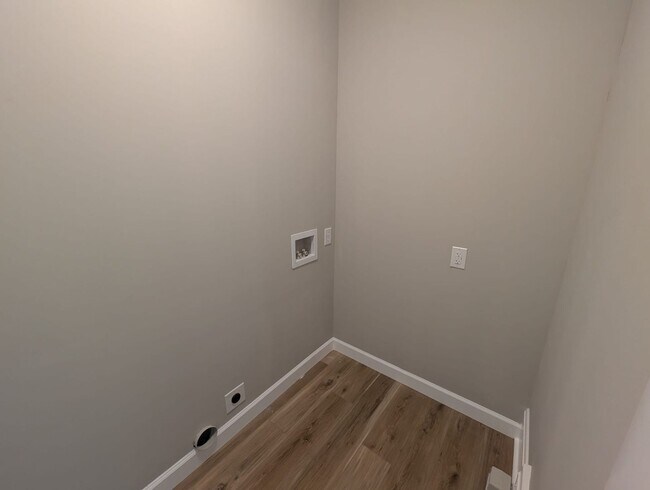 Building Photo - Remodeled 2-Bedroom Home with Main Floor Laundry & Two Car Garage