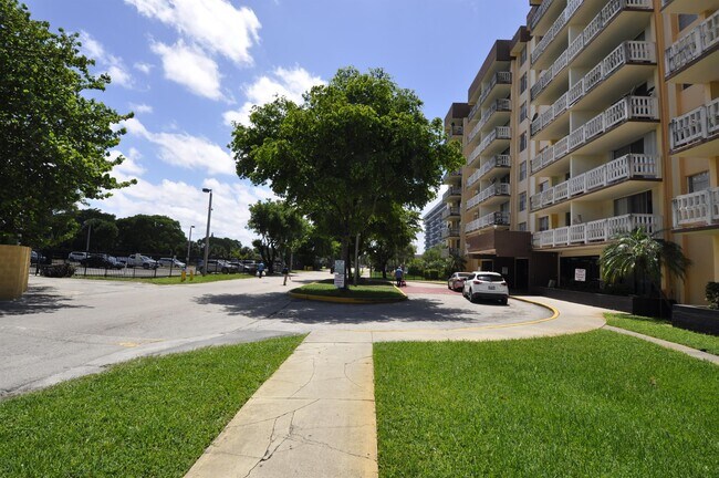 Building Photo - 15600 NW 7th Ave