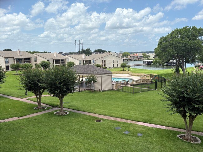 Building Photo - 211 D Lakeview Terrace