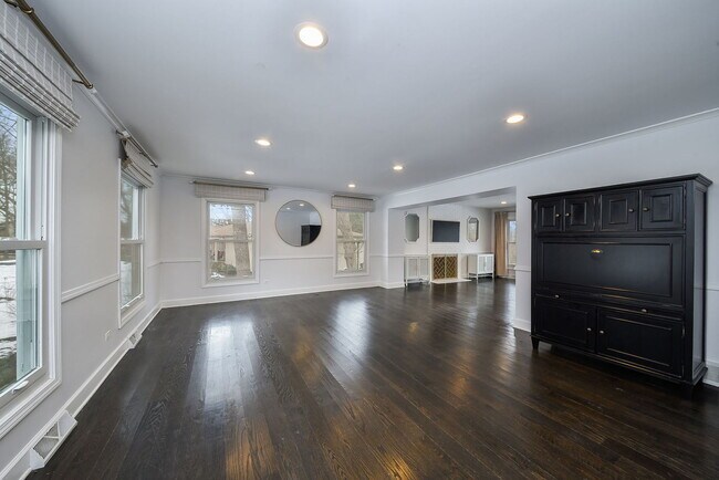 Building Photo - 945 Anne Rd