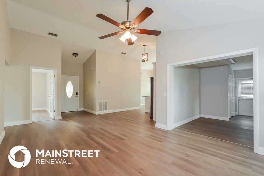 Building Photo - 304 Sir Lawrence Dr