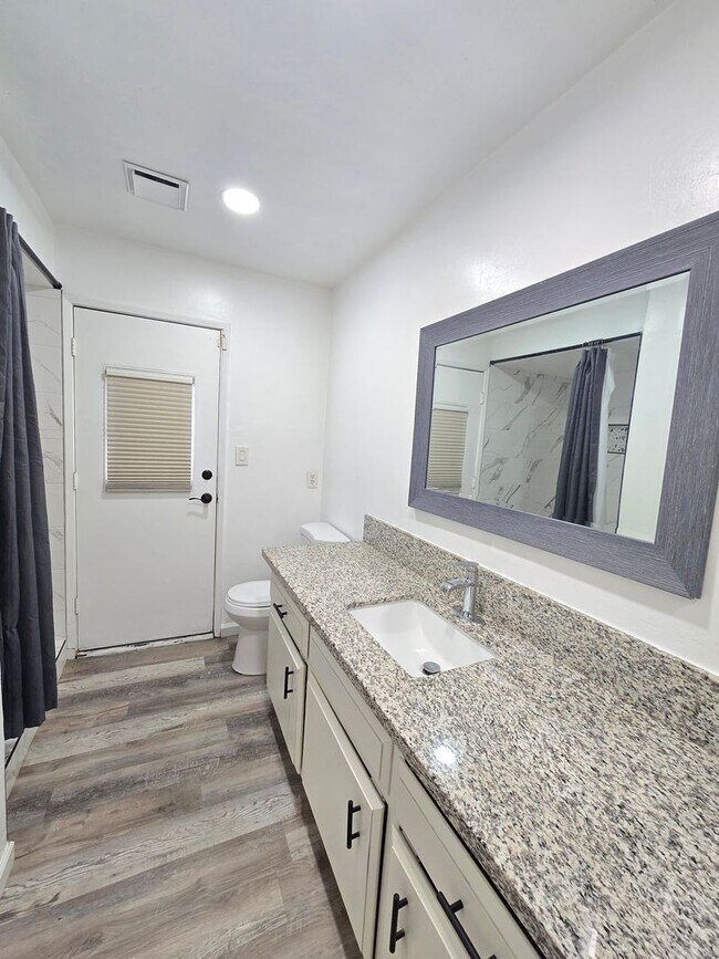 Building Photo - Pool Home – 3 Bed | 3 Bath | 1,625 Sq Ft