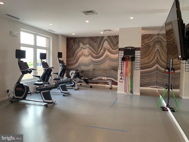 Building Photo - 4915 Hampden Ln