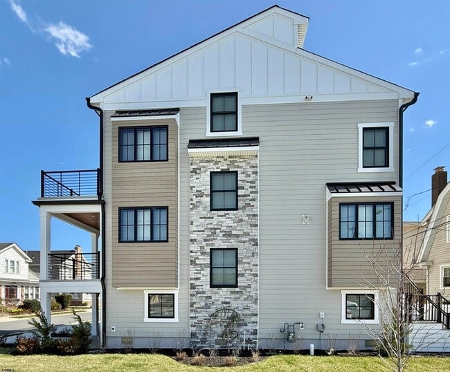 Building Photo - 100 S Frontenac Ave