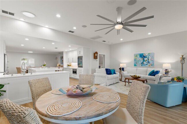 Building Photo - 17527 Canal Shores Dr