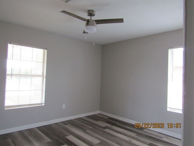 Building Photo - Very Nice Remodeled Duplex Home! No Pet Home!
