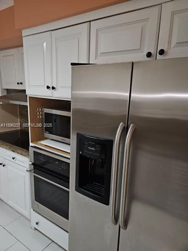 Building Photo - 1800 NE 114th St