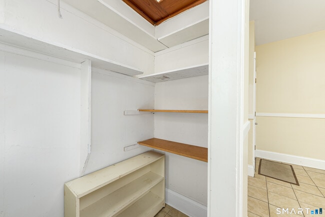 Building Photo - 108 Belden St