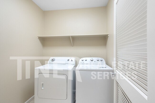 Building Photo - 5350 Dunlay Dr