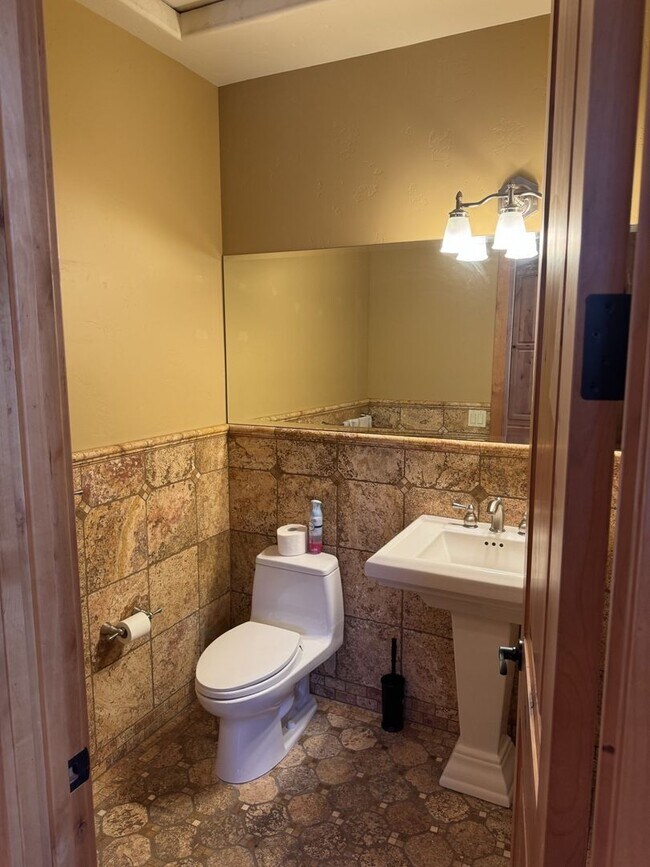 Building Photo - Luxury 5-Bedroom, 6-Bathroom Mountain Retreat – Hot Tub, Fireplaces, & More!