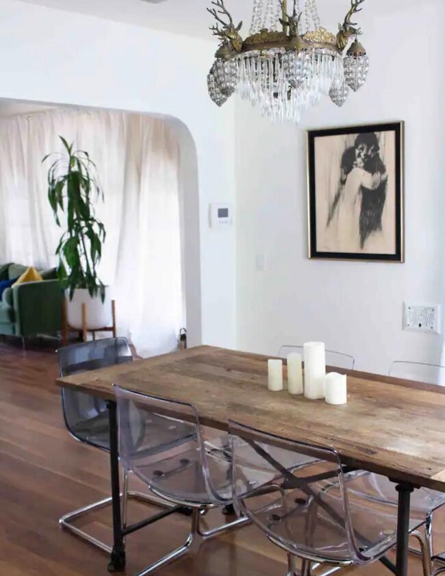 Dining room with seating for 6 - 1171 Hyperion Ave