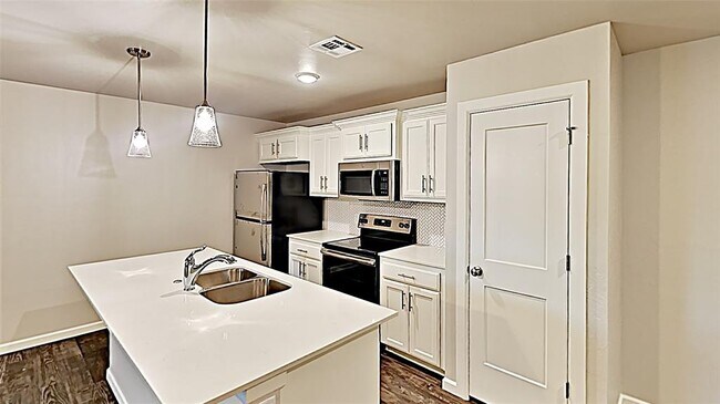 Building Photo - 5014 Avion Ct