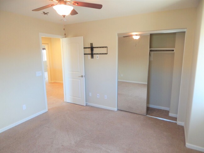 Building Photo - 36500 Acanthus Dr