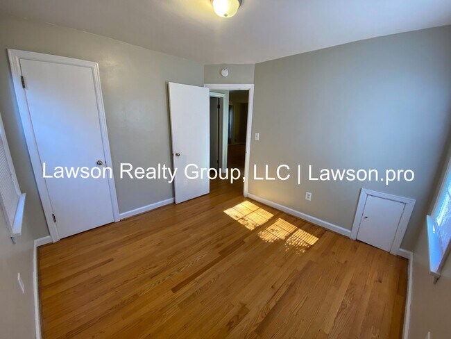 Building Photo - Cozy Raleigh Court Ranch with Partially Finished Basement