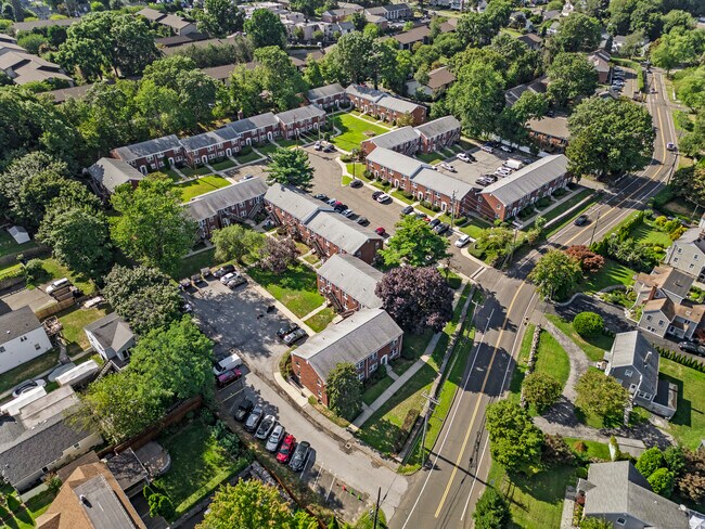 Building Photo - 12 Hamilton Ct