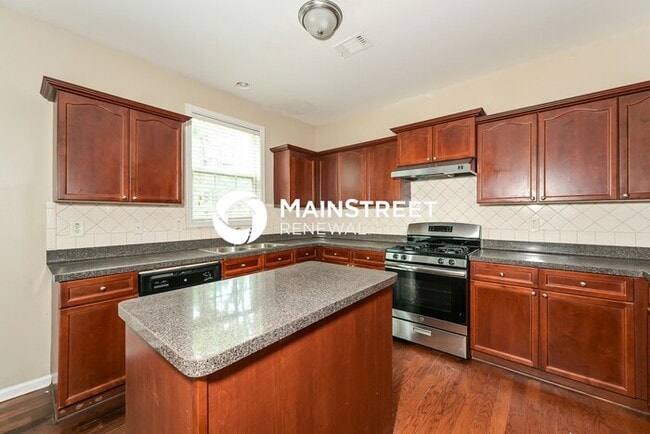 Building Photo - 4 Bedroom Pet-Friendly Home in Loganville, GA with Main Street Renewal