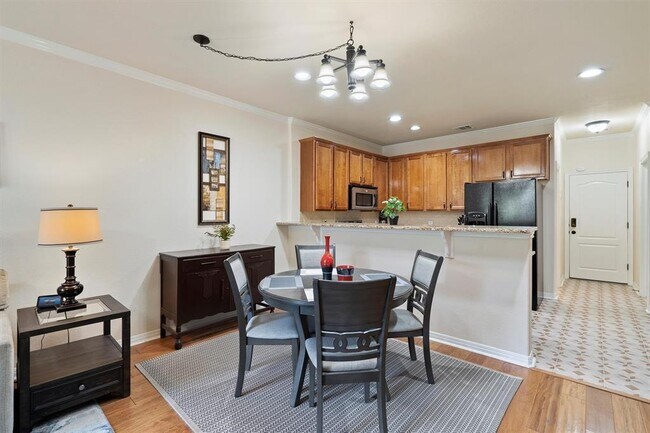 Building Photo - 2101 Town Centre Dr