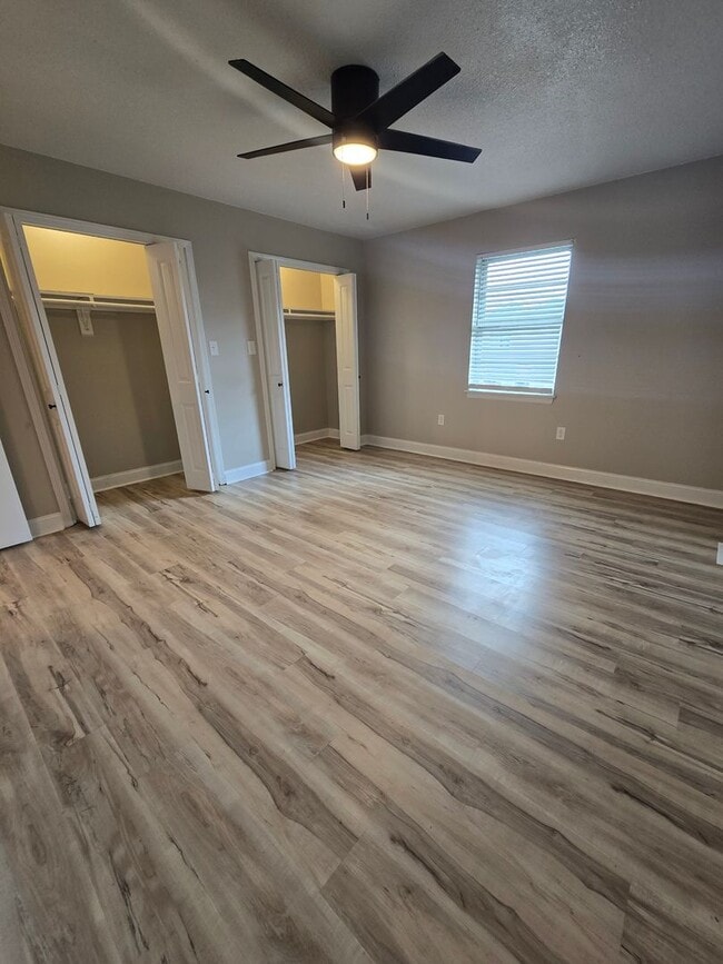 Building Photo - 722 Pear Tree Cir