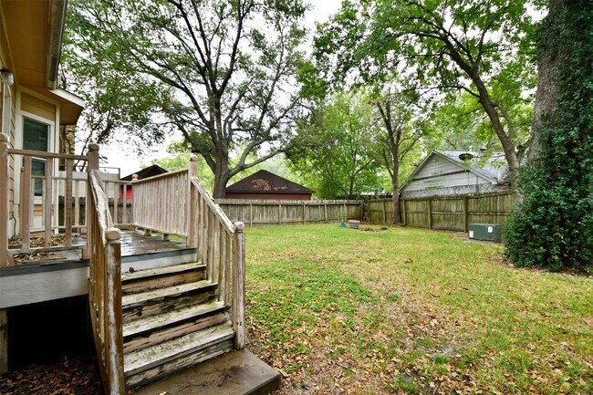 Building Photo - 5211 Holly View Dr
