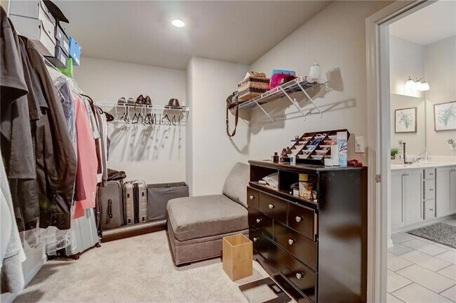 Building Photo - 7246 Gladstone Cir