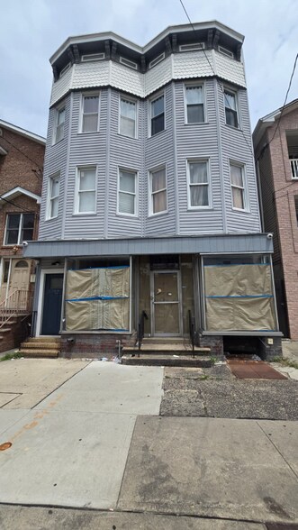 Primary Photo - 64 Logan Ave