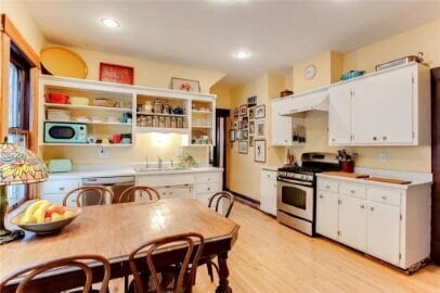 Building Photo - 980 6th St E