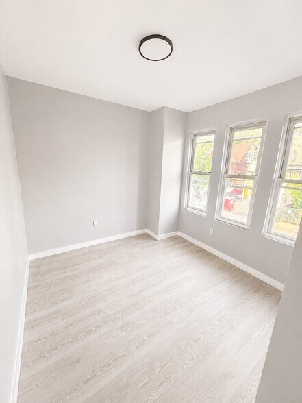 Building Photo - 899 S 19th St