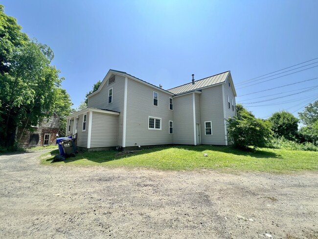 Building Photo - 122 Old Amherst Rd