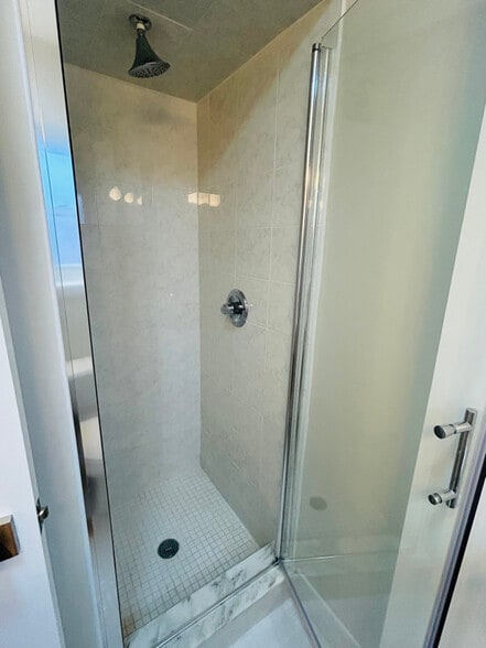 Building Photo - 2731 E 65th St