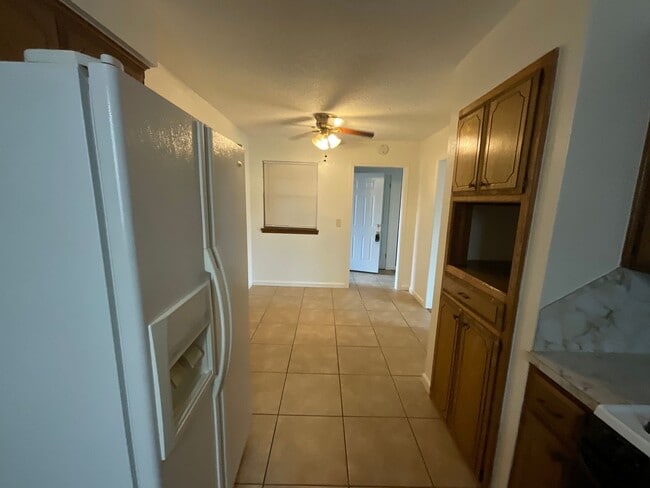 Building Photo - 3bd 2ba 2 car